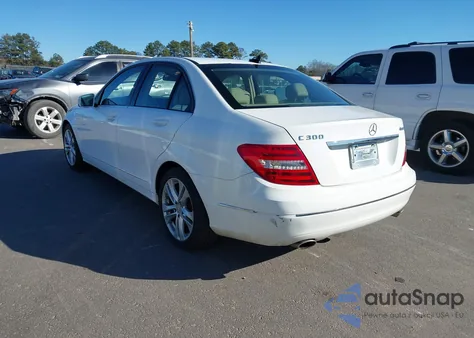 2013 Mercedes-Benz C 300 Luxury 4Matic/Sport 4Matic from USA, damaged, VIN WDDGF8AB2DR247345